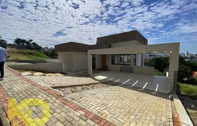 Imagem: A casa em condomínio possui 3 Dormitórios, 4 Banheiros, 3