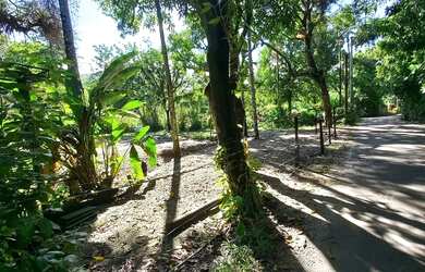 Imagem: O terreno possui 1.127m² de Área e está localizado em Vargem