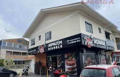 Imagem: A casa possui 3 Dormitórios, 1 Banheiro, 2 Vagas na garagem