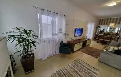 Imagem: A casa em condomínio possui 3 Dormitórios, 3 Banheiros, 2