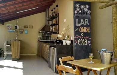 Imagem: A casa à venda possui 3 Dormitórios, 2 Banheiros, 2 Vagas