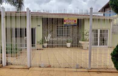 Imagem: A casa possui 2 Dormitórios, 2 Banheiros, 3 Vagas na garagem