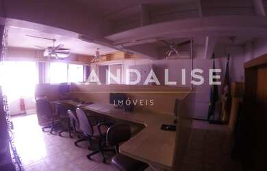 Imagem: O depósito possui 161m² de Área e está localizado em Centro