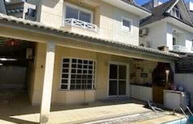 Imagem: A casa em condomínio possui 4 Dormitórios, 5 Banheiros, 3