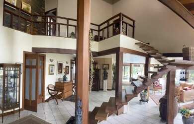 Imagem: A casa em condomínio possui 4 Dormitórios, 5 Banheiros, 4