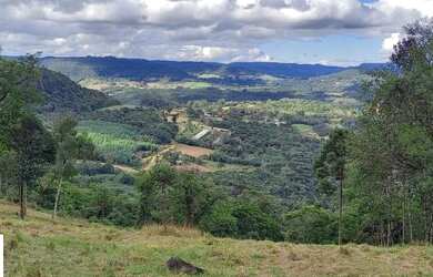 Imagem 4: Linda área rural, com maravilhosa e deslumbrante vista Panorâmica para o vale e montanhas