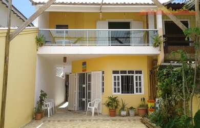 Imagem: A casa possui 5 Dormitórios, 1 Banheiro, 4 Vagas na garagem