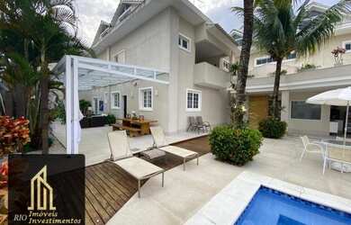 Imagem: A casa em condomínio possui 4 Dormitórios, 5 Banheiros, 2