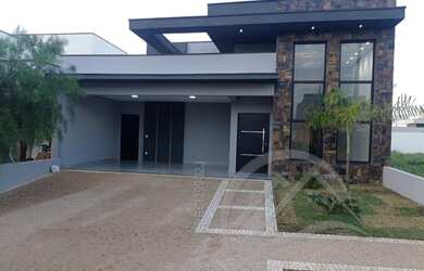 Imagem: A casa em condomínio possui 3 Dormitórios, 3 Banheiros, 4