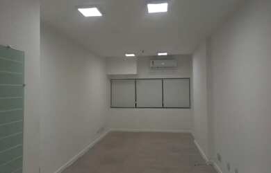 Imagem: O depósito possui 1 Vaga na garagem e 27m² de Área e está