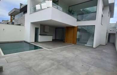 Imagem: A casa em condomínio possui 4 Dormitórios, 5 Banheiros, 4