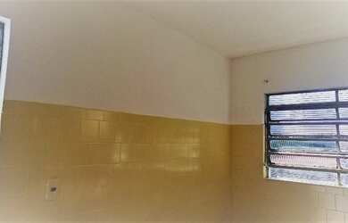 Imagem: A casa possui 2 Dormitórios, 1 Banheiro, 1 Vaga na garagem