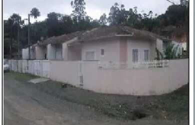 Imagem: A casa possui 2 Dormitórios, 1 Banheiro, 1 Vaga na garagem