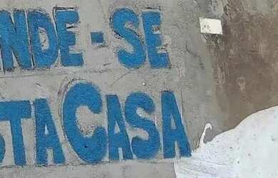 Imagem: A casa possui 2 Dormitórios e 1 Banheiro e está localizado