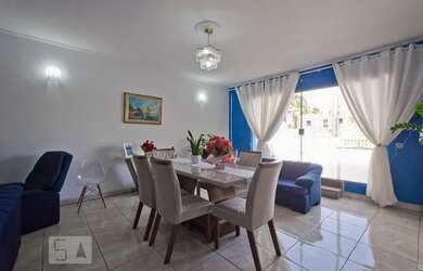 Imagem: A casa possui 4 Dormitórios, 3 Banheiros, 5 Vagas na garagem