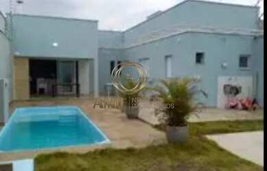 Imagem: A casa possui 2 Dormitórios, 3 Banheiros, 3 Vagas na garagem