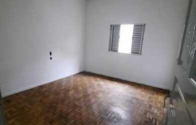 Imagem: A casa possui 3 Dormitórios, 2 Banheiros, 3 Vagas na garagem