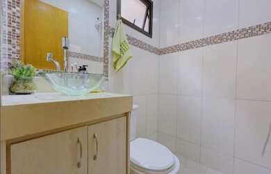 Imagem: A casa possui 3 Dormitórios, 2 Banheiros, 200m² de Área e