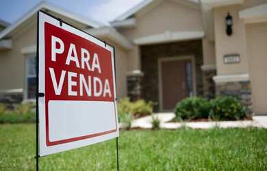 Imagem: A casa possui 1 Dormitório, 1 Banheiro, 1 Vaga na garagem