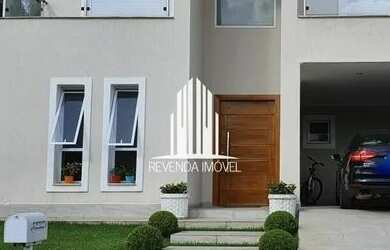 Imagem: A casa em condomínio possui 4 Dormitórios, 5 Banheiros, 4