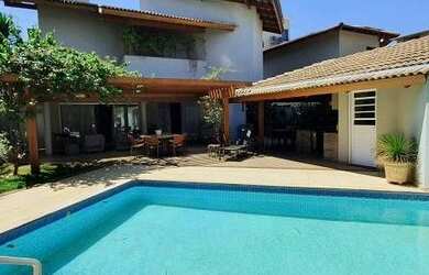 Imagem: A casa em condomínio possui 4 Dormitórios, 5 Banheiros, 4