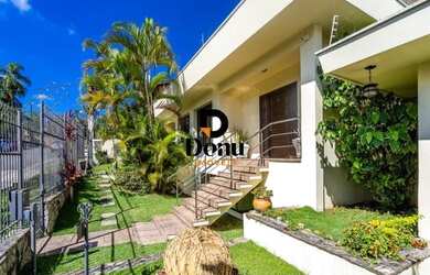 Imagem: A casa possui 5 Dormitórios, 5 Banheiros, 5 Vagas na garagem