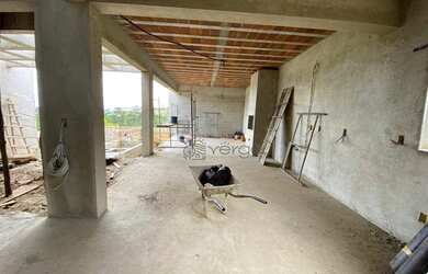 Imagem: A casa em condomínio possui 4 Dormitórios, 1 Banheiro, 4 Vagas