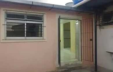 Imagem: A casa possui 2 Dormitórios, 1 Banheiro, 3 Vagas na garagem