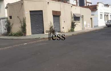 Imagem: O depósito possui 3 Vagas na garagem e 488m² de Área e está