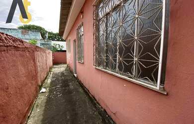 Imagem: A casa possui 3 Dormitórios, 3 Banheiros, 5 Vagas na garagem