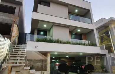 Imagem: A casa em condomínio possui 3 Dormitórios, 3 Banheiros, 2