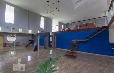 Imagem: A casa possui 3 Dormitórios, 2 Banheiros, 5 Vagas na garagem