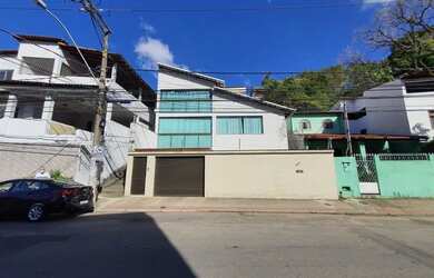 Imagem: A casa possui 3 Dormitórios, 5 Banheiros, 2 Vagas na garagem