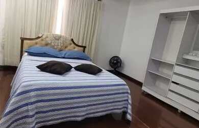 Imagem: A casa possui 3 Dormitórios, 1 Banheiro, 1 Vaga na garagem