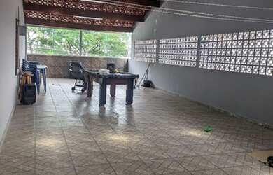 Imagem: A casa possui 3 Dormitórios, 3 Banheiros, 2 Vagas na garagem