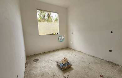 Imagem: A casa possui 3 Dormitórios, 2 Banheiros, 5 Vagas na garagem