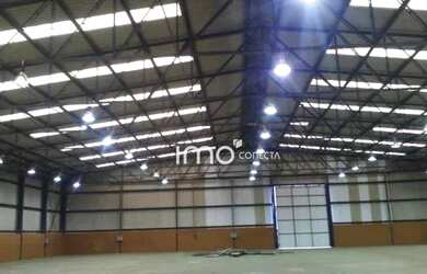 Imagem: O depósito para alugar possui e está localizado em Distrito