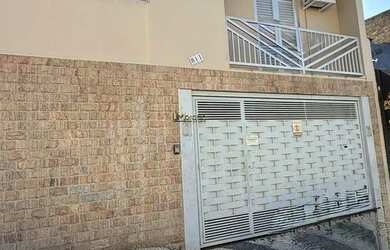 Imagem: A casa possui 3 Dormitórios, 3 Banheiros, 1 Vaga na garagem