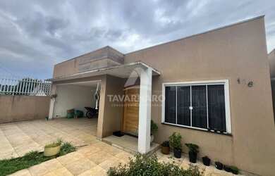 Imagem: A casa possui 3 Dormitórios, 3 Banheiros, 2 Vagas na garagem