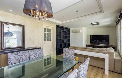 Imagem: A casa possui 3 Dormitórios, 3 Banheiros, 4 Vagas na garagem