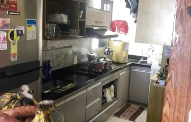 Imagem: A casa possui 3 Dormitórios e 1 Banheiro e está localizado