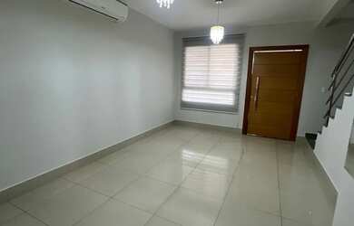 Imagem: A casa em condomínio possui 3 Dormitórios, 3 Banheiros, 2