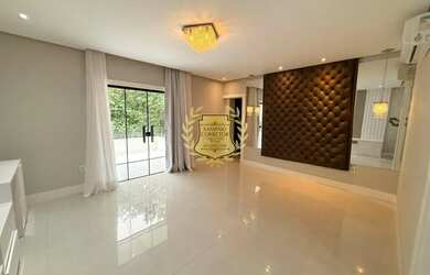 Imagem: A casa em condomínio possui 5 Dormitórios, 4 Banheiros, 2