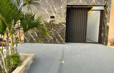 Imagem: A casa possui 3 Dormitórios, 2 Banheiros, 2 Vagas na garagem