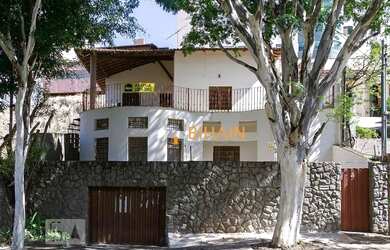 Imagem: A casa possui 4 Dormitórios, 5 Banheiros, 3 Vagas na garagem