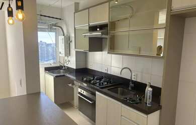 Imagem: O apartamento possui 2 Dormitórios, 1 Banheiro, 1 Vaga na garagem