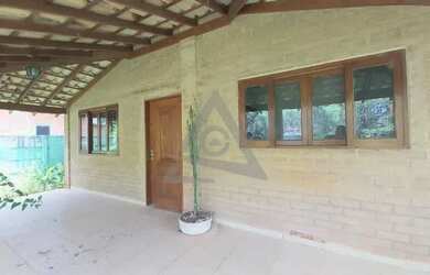 Imagem: A casa possui 3 Dormitórios, 4 Banheiros, 3 Vagas na garagem