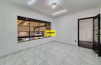 Imagem: A casa possui 5 Dormitórios, 3 Banheiros, 3 Vagas na garagem