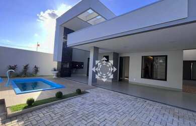 Imagem: A casa possui 3 Dormitórios, 2 Banheiros, 4 Vagas na garagem