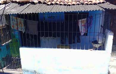 Imagem: A casa possui 2 Dormitórios, 1 Banheiro e está localizado